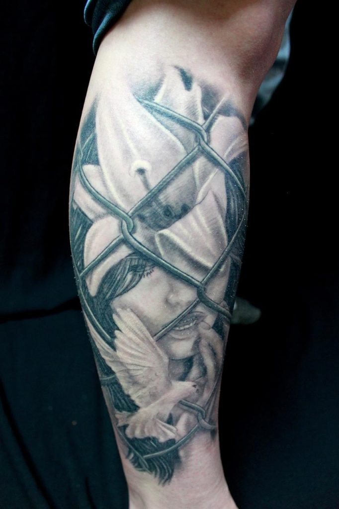 Voorbeeld van tattoo realistisch met levensechte details en precisie, demonstrerend de kunstvaardigheid van professionele tat
